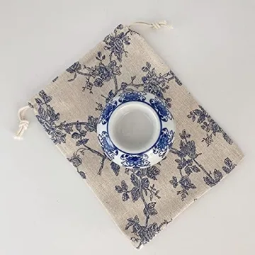 Elegant Blue and White Porcelain Candle Holder For Decor