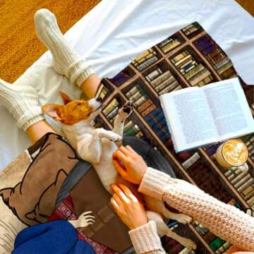 SATIGI Just A Woman Who Loves Book Blanket, Personalized Reading Blanket for Book Lovers, Valentines Day Gifts for Book Lovers Girlfriends Her, Best Bookworm Gifts, Book Club Gifts Birthday for Women