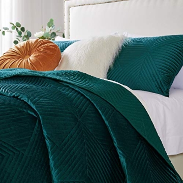 Luxurious Greenland Home Riviera Velvet Quilt Set in Teal