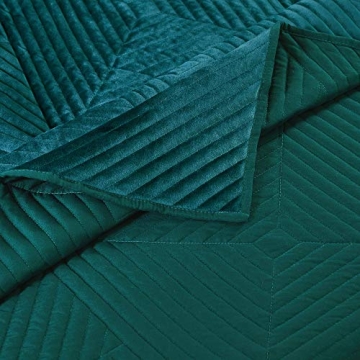 Luxurious Greenland Home Riviera Velvet Quilt Set in Teal