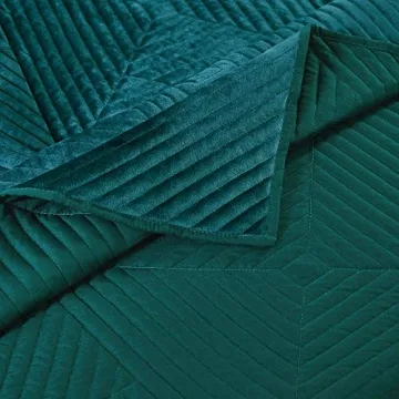 Luxurious Greenland Home Riviera Velvet Quilt Set in Teal