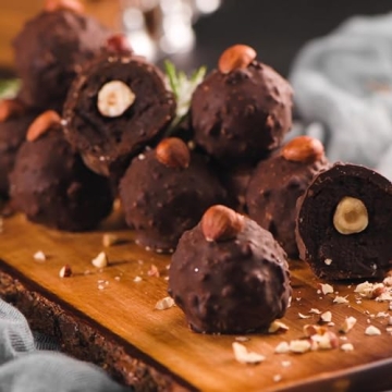 Yupik Raw Hazelnuts - 2.2 lb Premium Filberts for Baking