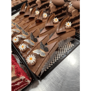 مینی‌کیک موس شکلاتی پروانه‌ای | دسر لوکس با طعم شکلات