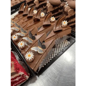 مینی‌کیک موس شکلاتی پروانه‌ای | دسر لوکس با طعم شکلات