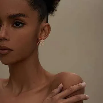 Dainty Daisy Flower Earring Hollowed out Flower Stud 18K Gold Plated 925 Sterling Silver Post Minimalism Earring for Women Jewelry