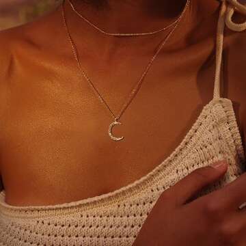 Fettero Gold Crescent Moon Necklace - Elegant & Dainty
