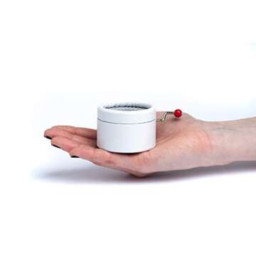 Esdemusica by Rocio music box with an exclusive design. Best songs from your favourite tv shows, movies and videogames. 1,5 inch high 2,1 diameter (Star Wars)