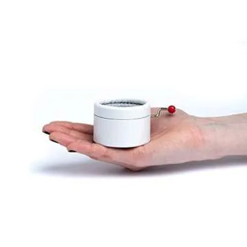 Esdemusica by Rocio music box with an exclusive design. Best songs from your favourite tv shows, movies and videogames. 1,5 inch high 2,1 diameter (Star Wars)