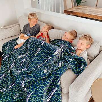 CS CATHAYSPORTS Cathay Sports NFL Official Licensed Philadelphia Eagles Extra-Large 8ft x 8ft (96" x 96") Link' Flannel & Sherpa Family Blanket, Team Color, One Size, (FBL10005PHI)