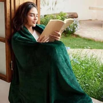 Exclusivo Mezcla Fleece Throw Blanket for Couch, Sofa, 300GSM Super Soft and Warm Blankets, Forest Green Throw All Season Use, Cozy, Plush, Lightweight, 50x60 Inches