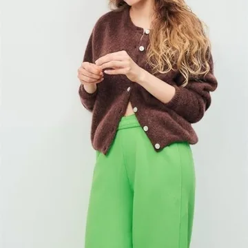 Stylish Women Button Down Cardigan for Fall Layering