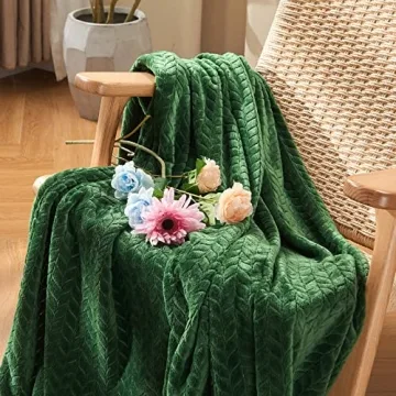 Inhand Luxurious Green Fleece Throw Blanket for Cozy Comfort