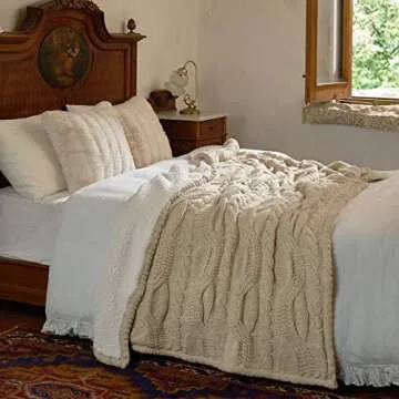 Amélie Home Reversible Sherpa Cable Knit Throw Blanket Soft Cozy Warm Winter Fleece Throw Blankets for Couch Bed Living Room, Beige, 50x70