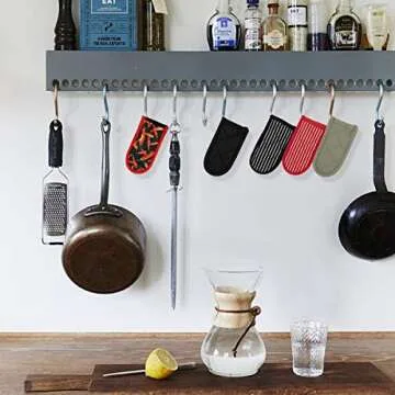 Evoio Cast Iron Skillet Handle Covers, Pot Handle Covers Heat Resistant, Heat Resistant Pan Pot Skillet Hot Handle Holder Sleeves Mitt Cover for Kitchen, BBQ and Baking Cookware (4-Pack Red Peppers)