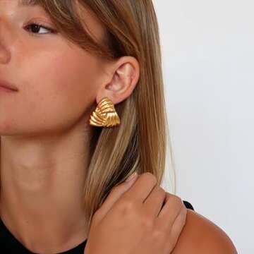 Stylish HINSD Striped Stud Earrings in 18k Gold