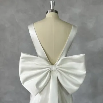 Luxurious BIRENEROBE Satin Bow Cape for Weddings and Events