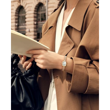 FIYTA Small Gold Women's Watch - Elegant & Adjustable Timepiece