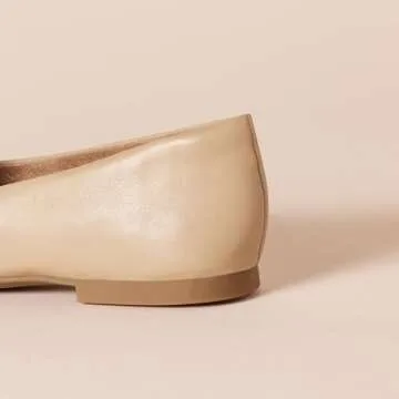 Amazon Essentials Women's Loafer Flat, Beige, 9.5