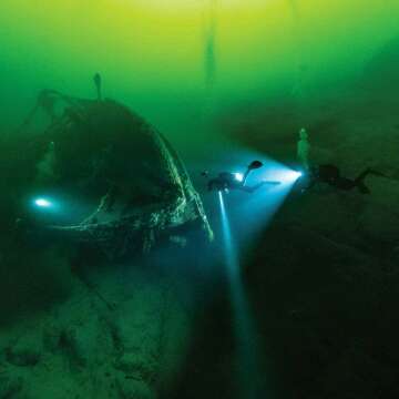 Sola Dive 2500 S/F - Versatile Underwater Light