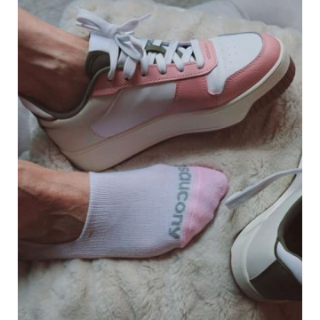 Saucony Women's Cushioned Invisible Liner Socks 8 Pairs