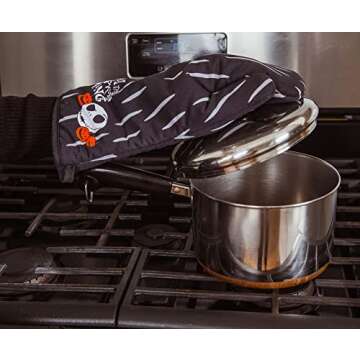Disney The Nightmare Before Christmas Jack Skellington Kitchen Oven Mitt Pot Holder | Thick Heat Resistant Gloves For Cooking, Baking, BBQ | Disney Kitchen Accessories, Housewarming Gifts