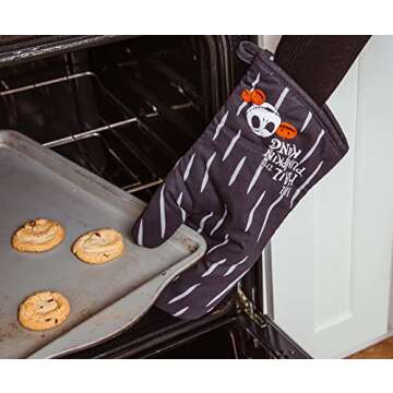 Disney The Nightmare Before Christmas Jack Skellington Kitchen Oven Mitt Pot Holder | Thick Heat Resistant Gloves For Cooking, Baking, BBQ | Disney Kitchen Accessories, Housewarming Gifts