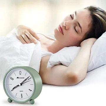 Mensent 4 Inch Silent Analog Alarm Clock with Night Light