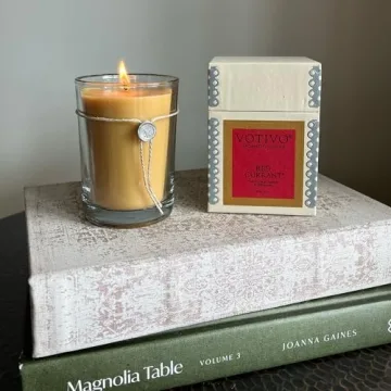 Votivo Red Currant Candle - Luxurious Scented Candle