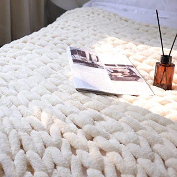 Maetoow Chenille Chunky Knit Blanket for Cozy Comfort