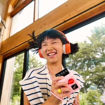 Yoto Mini Bundle - Kids Bluetooth Audio Player & Stories