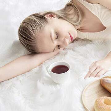 Ashler faux fur rug, Fluffy Shaggy Area Rug Ultra Soft 4 x 4 Feet Square Fur Rug White Fuzzy Rug Machine Washable Shag Rug, Nursery Decor Throw Rugs for Bedroom, kids room, Living Room