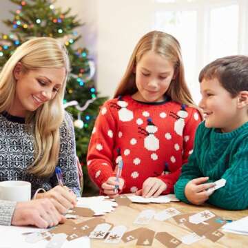 SallyFashion 150 PCS Christmas Tags, Kraft Paper Gift Tags Hang Labels with 20M Red and White String, Christmas Tree、Snowflake、Reindeer Design for Christmas Gift Favor,Christmas Party Christmas Tree