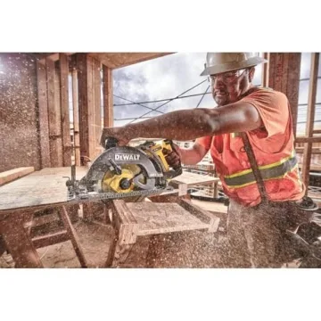 Expert DEWALT Circular Saw with Long Battery Life