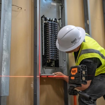 Precision Klein Tools 93LCLS Laser Level for DIY Enthusiasts