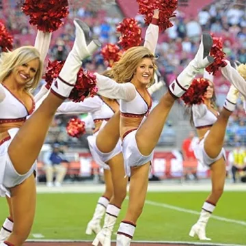 Pack of 4 Metallic Cheerleading Pom Poms for Everyone