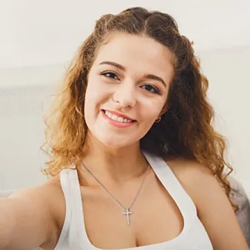 M MOOHAM Cross Pendant Necklace - 18 Inch Silver Chain