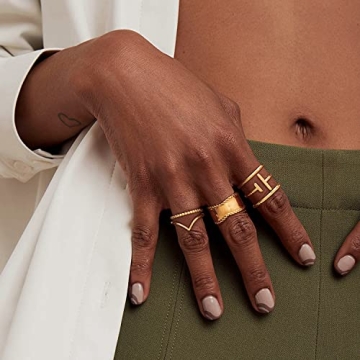 Chic GNIRTSI Gold Twisted Band Ring for Women