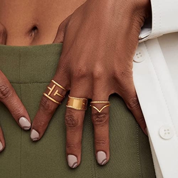 Chic GNIRTSI Gold Twisted Band Ring for Women