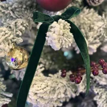 GHAMYEE Christmas Green Velvet Ribbon, 3/8 Inch x 30 Yard Vintage Single Face Spool Satin Velvet Ribbon for Christmas Wreath Decoration DIY Bow Craft Gift Wrapping Wedding Ornaments Party Home Decor