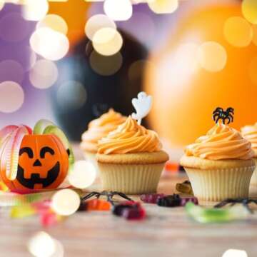 Cokiecan 600 Pcs White Cupcake Liners Standard Size Baking Cups Food-Grade Greaseproof Paper Muffin Liners, No Smell Cupcake Wrappers for Wedding Birthday Party