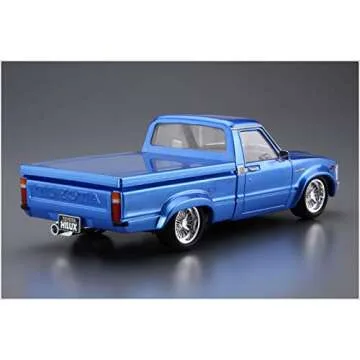 Aoshima Toyota RN30 Hilux Custom ’78 1:24 Model Kit