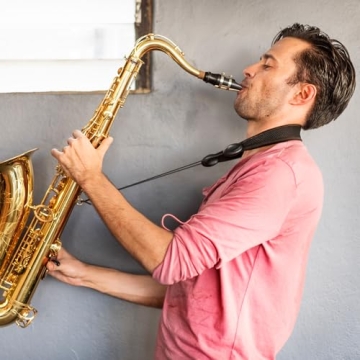 70pcs Black Saxophone & Clarinet Mouthpiece Cushions, Strong Adhesive Tenor Alto Sax Mouthpiece Pads 0.8mm Thick Silicone Mouthpiece Patches Oval Square Accessories for Beginners Musicians