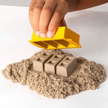 Kinetic Sand, Dig & Demolish Playset with 1lb Play Sand & Toy Truck, Sensory Toys for Kids Ages 3 and up