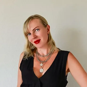 Trendy golden layered necklaces for stylish women