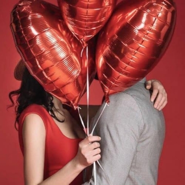 Heart-Shaped Foil Balloons for Romantic Celebrations
