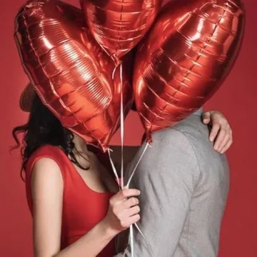 Heart-Shaped Foil Balloons for Romantic Celebrations