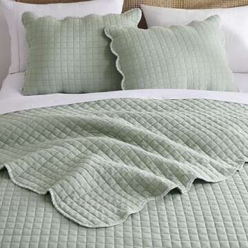WDCOZY Sage Green King Size Quilt Bedding Set, Seafoam Scalloped Farmhouse Country Rustic Lightweight Soft Coverlet for All Season, Cute Cozy Kantha Pick Stitch Bedspread, 2 Pillow Shams