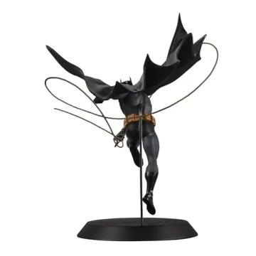 Batman 1:6 Scale Statue by McFarlane Toys