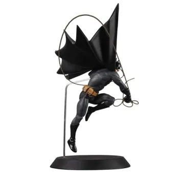 Batman 1:6 Scale Statue by McFarlane Toys