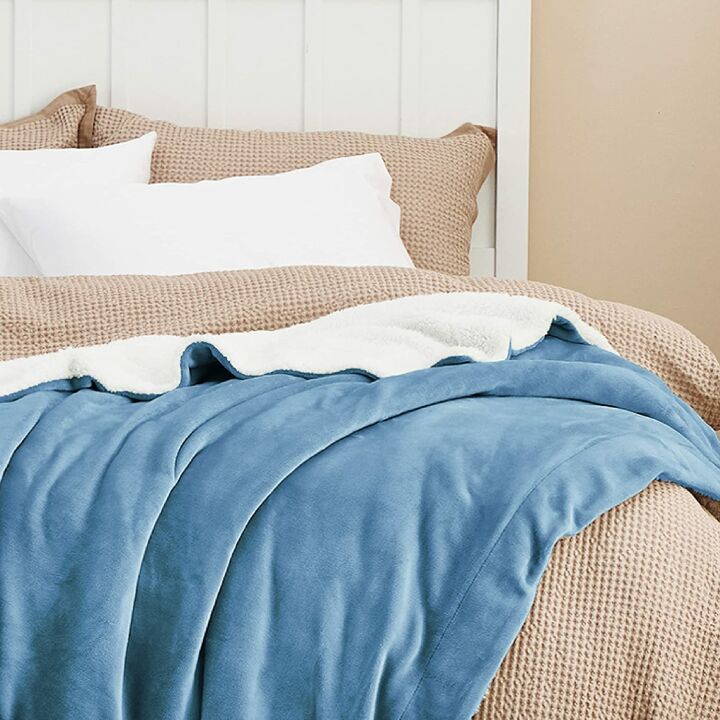 Sherpa Fleece Throw Blanket - Cozy & Soft Design